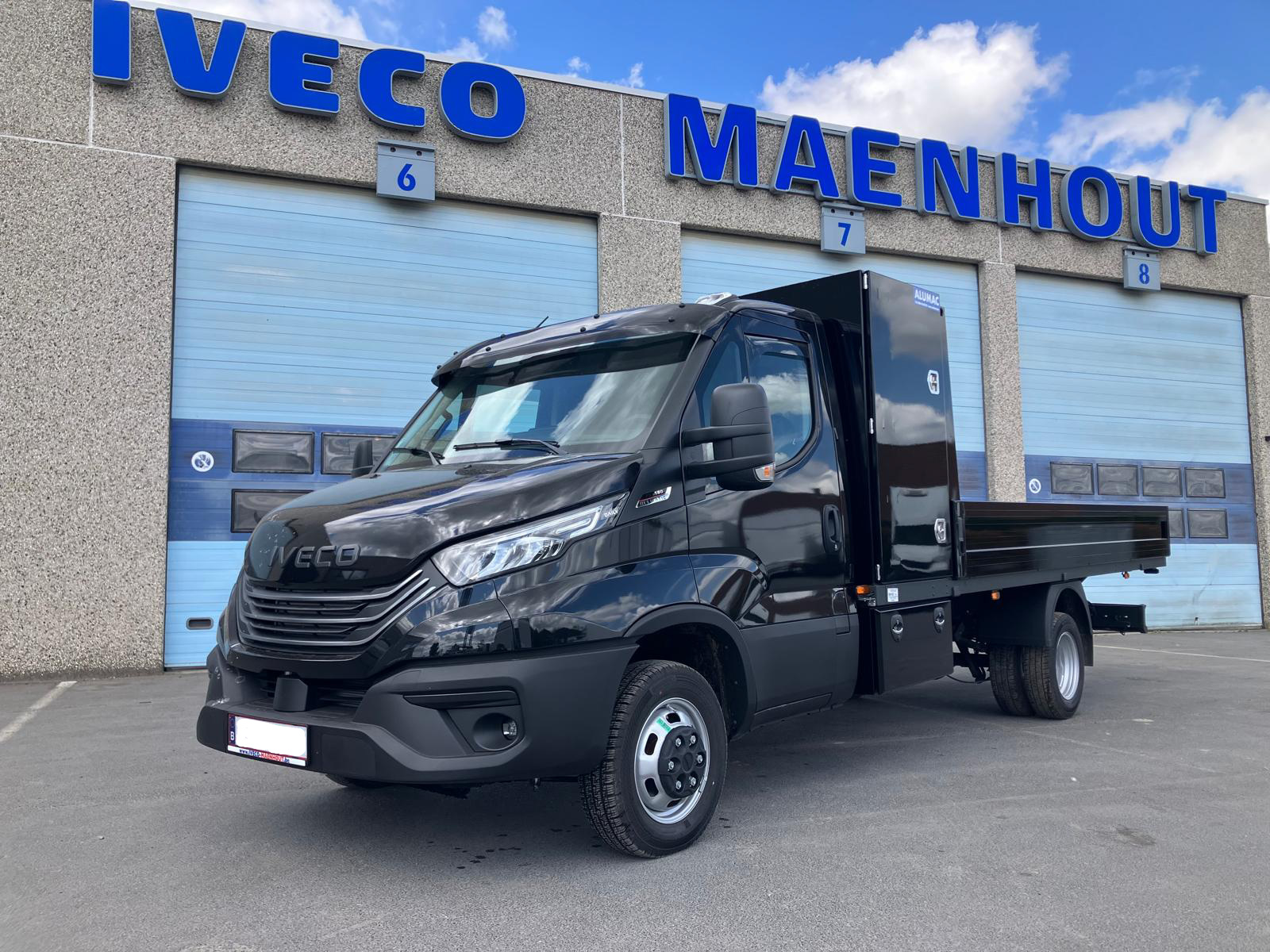 Grondwerken Laureys kiest voor een Chassis-Cabine met materiaalkoffer