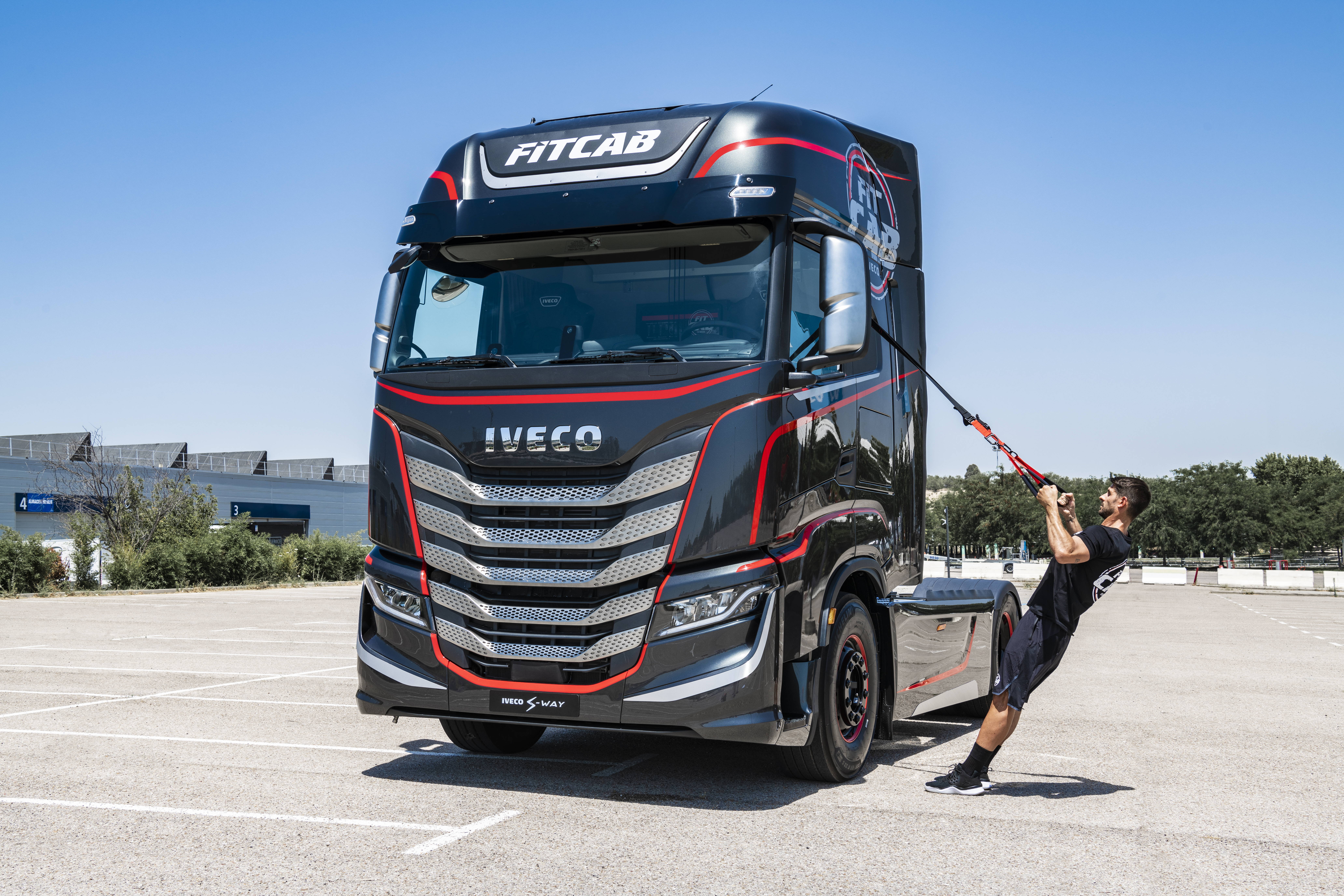 IVECO presenteert de speciale klantgerichte concepten IVECO FIT CAB en MAGIRUS