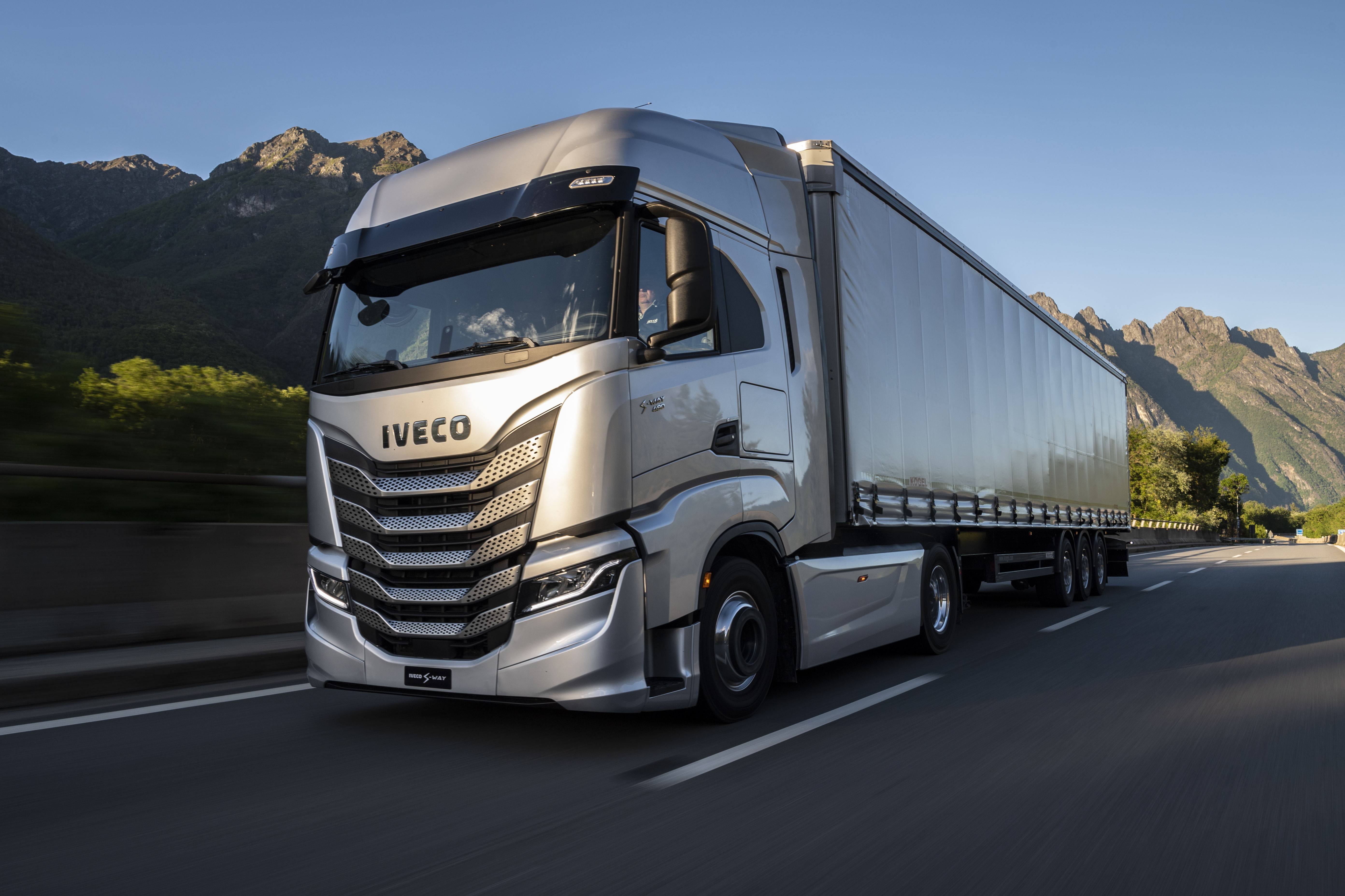 Nieuwe IVECO S-Way: de 100% geconnecteerde truck tilt brandstofefficiëntie en chauffeur gerichtheid naar een hoger niveau 