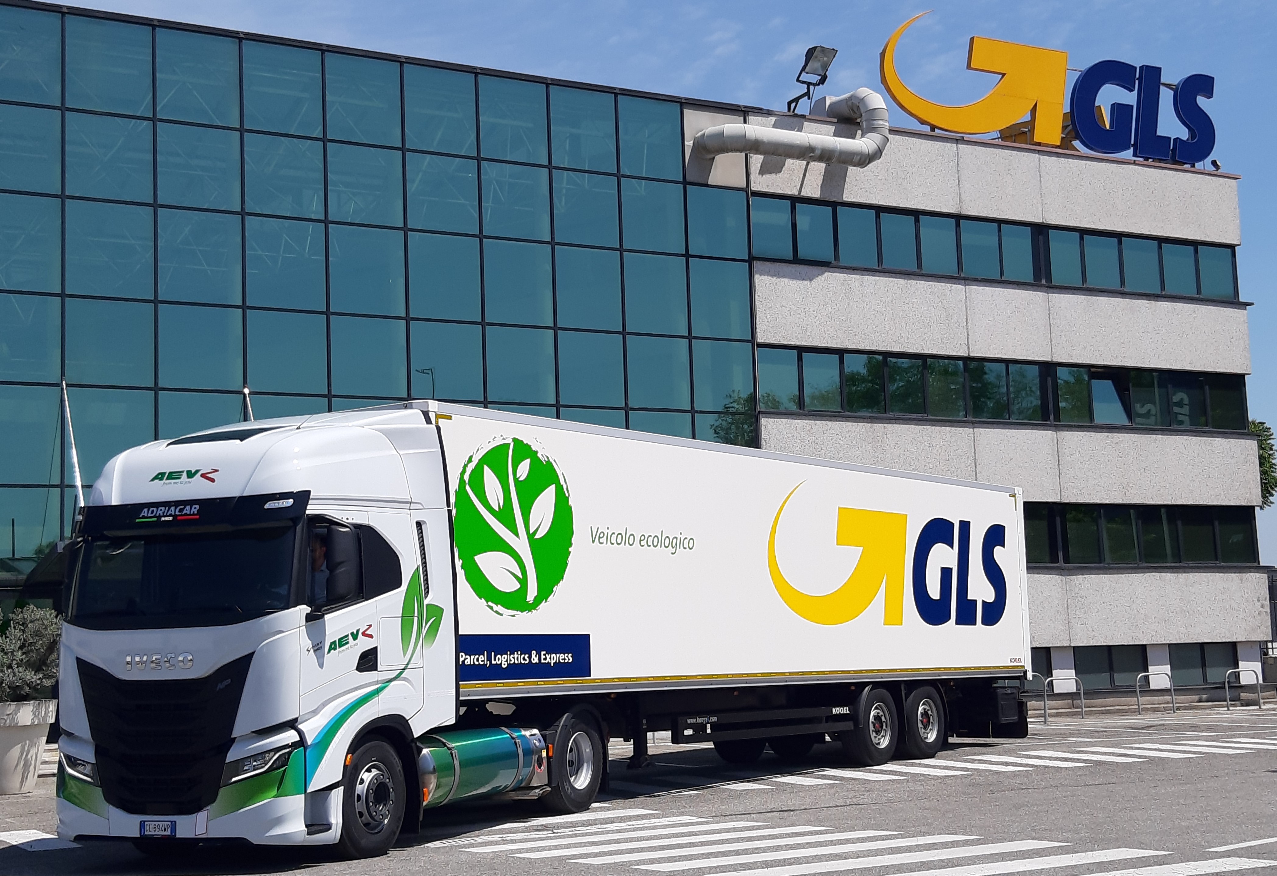 In het kader van zijn streven naar duurzaamheid vernieuwt GLS zijn vloot met 120 IVECO S-WAY LNG en Bio-LNG aangedreven voertuigen