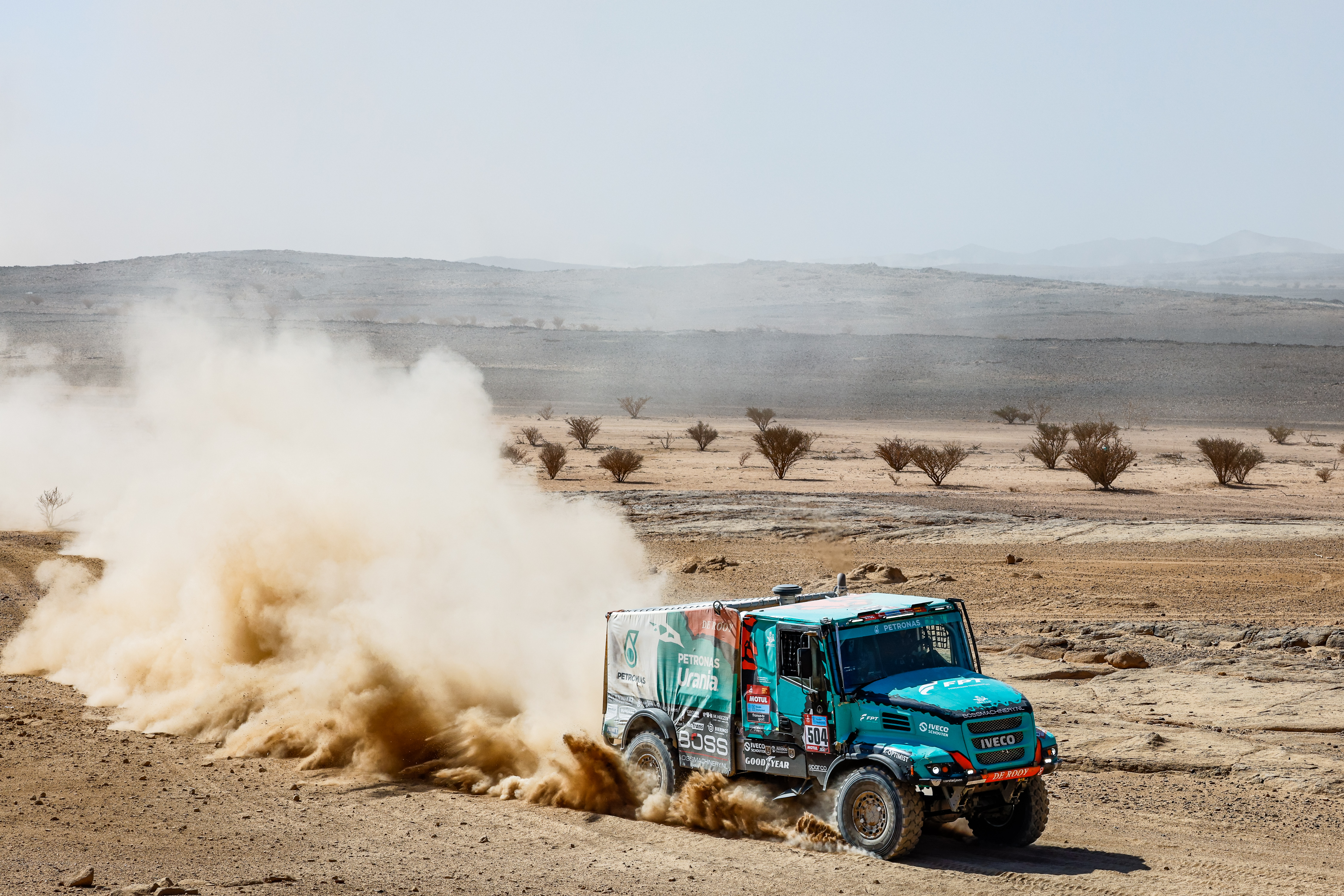 PETRONAS Team De Rooy IVECO sluit de Dakar Rally 2022 af met drie trucks in de Top 10