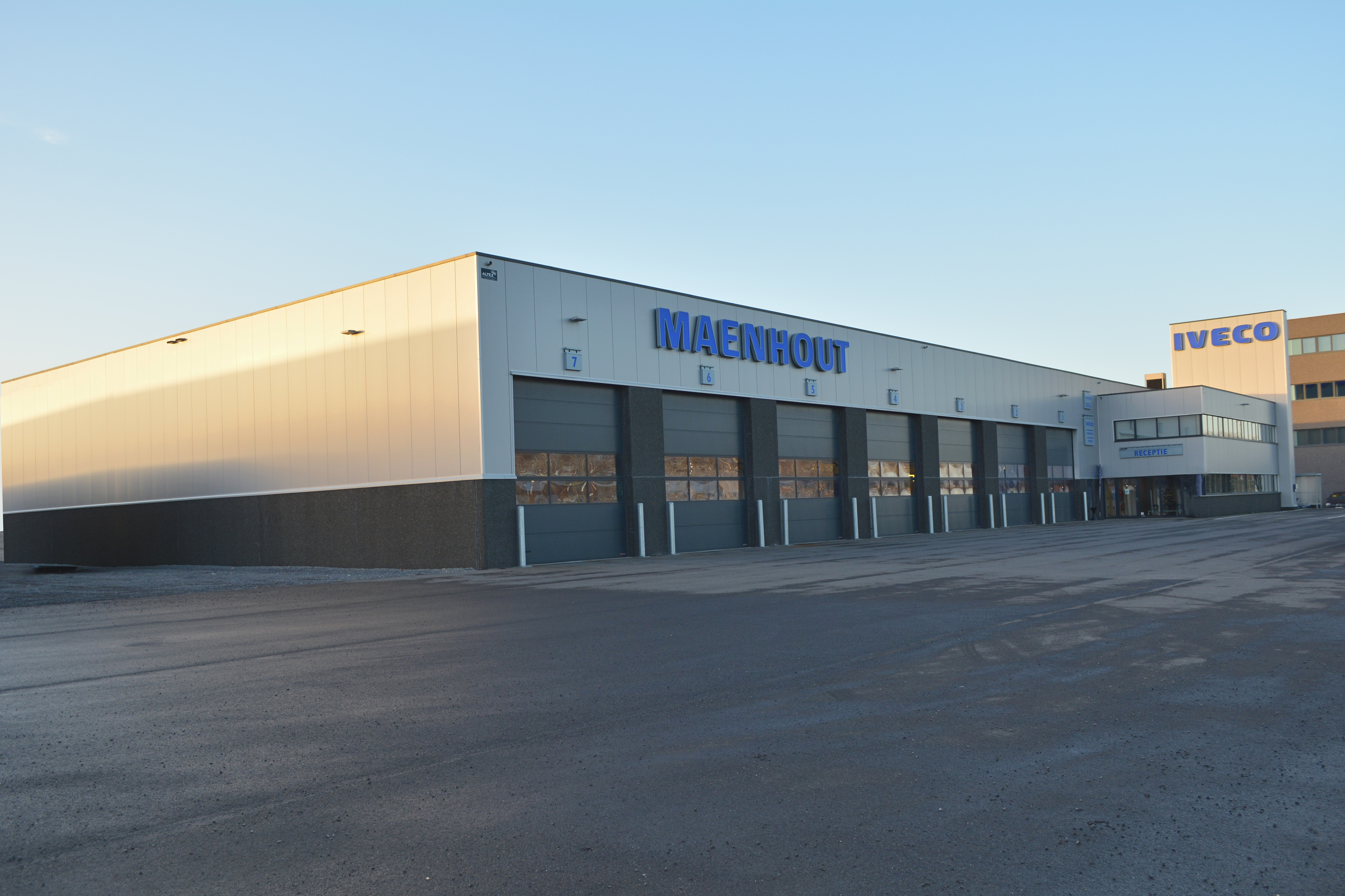 Maenhout Automotive Contact