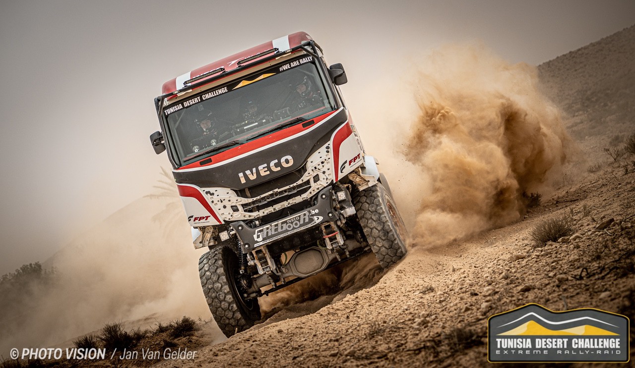 Igor Bouwens en Gregoor Racing winnen in hun IVECO T-WAY de Tunisia Desert Challenge