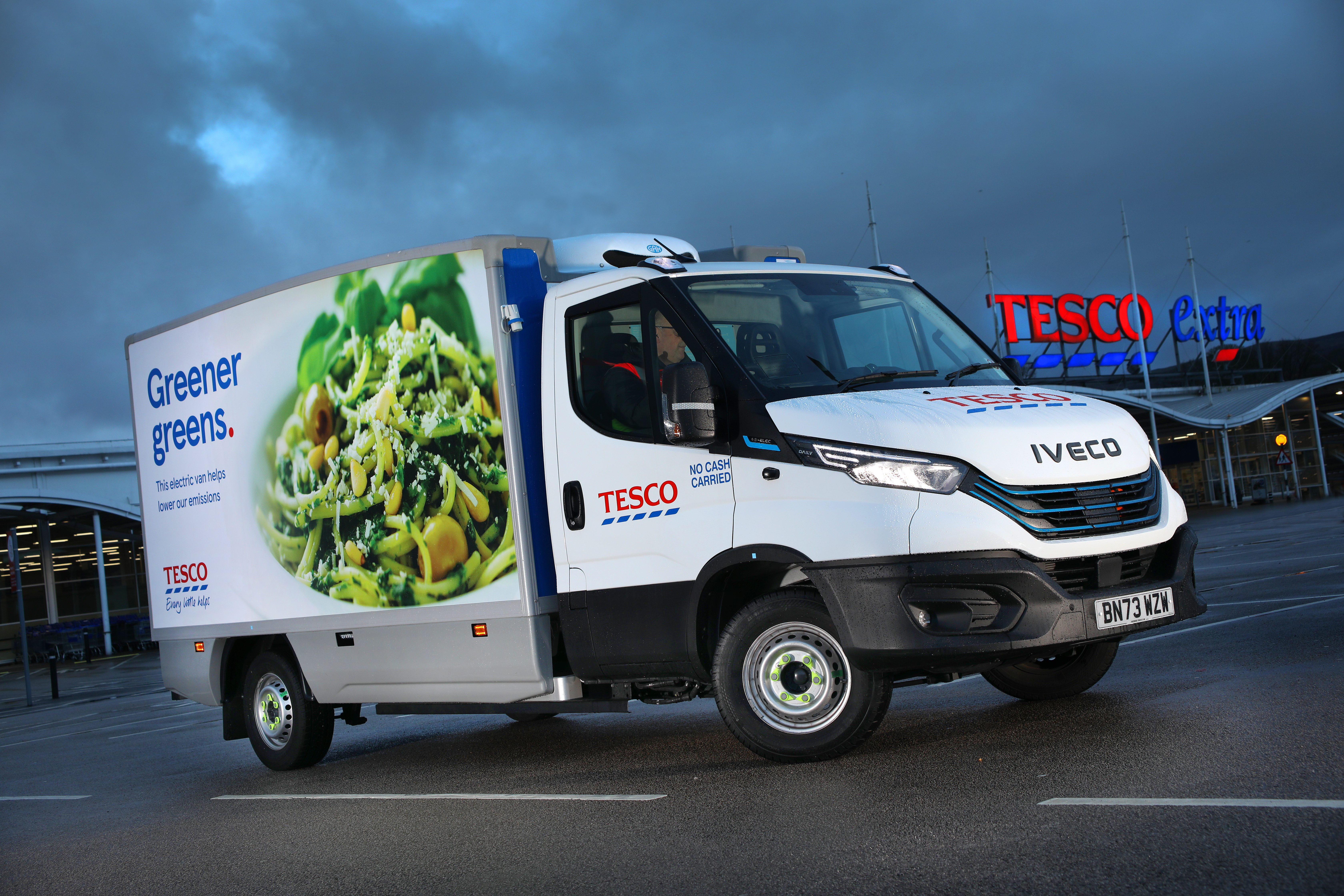 De Engelse supermarkt Tesco breidt hun elektrische thuisbezorgingsvloot uit met 151 IVECO eDaily voertuigen